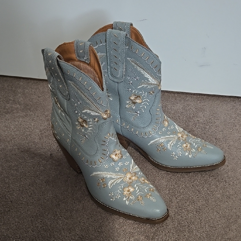 Embroidered Blue Western Cowboy Boots size 7 Womens